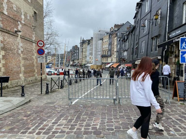Honfleur : Des immeubles du Quai Sainte-Catherine sous haute surveillance…