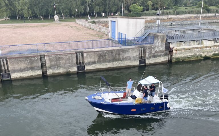 La navette « Océanide 1 » de Port Calvados arrive à Honfleur