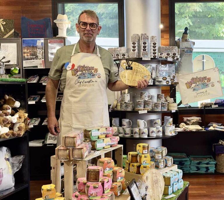 Nouveaux produits locaux à l’office de tourisme communautaire de Honfleur.