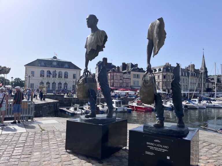 Honfleur : Des sculptures monumentales sur le Vieux Bassin…