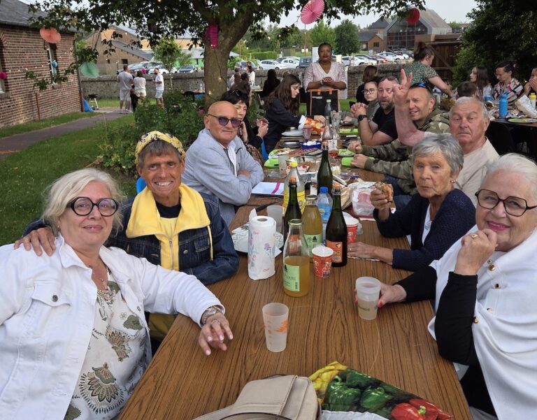 Équemauville : Une première Fête des Voisins réussie sous le signe de la convivialité…