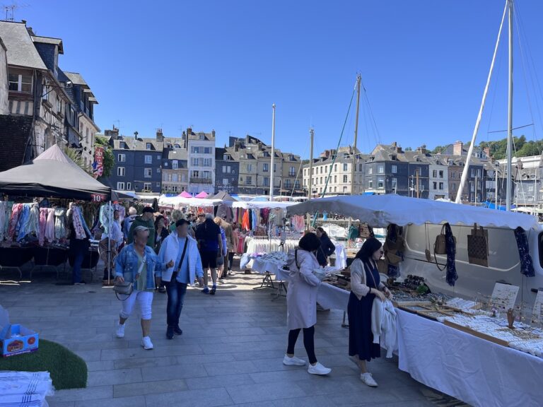 Honfleur : Le marché nocturne et le marché du quai Saint-Étienne ne fermeront pas.
