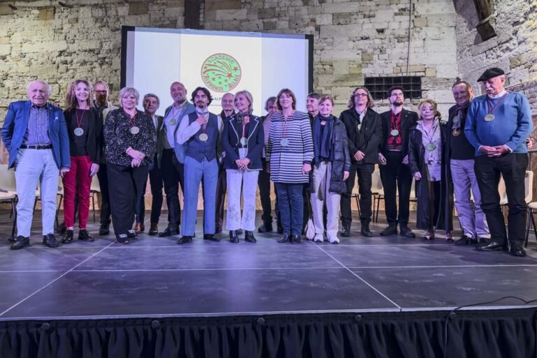 Honfleur : Intronisation à l’Académie Alphonse Allais de Laurence Boccolini, de Nicolas Pubreuil et de Bastien Loukia
