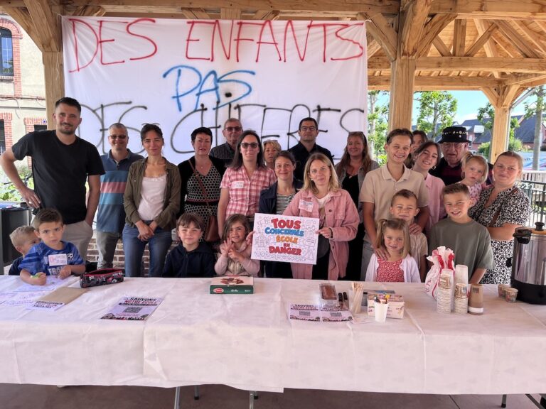 La Rivière Saint-Sauveur : Importante mobilisation des parents d’élèves pour sauver une classe…