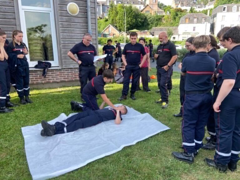 Les futurs soldats du feu en évaluation à Honfleur