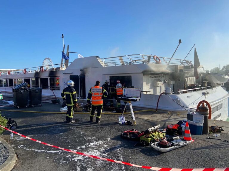 Honfleur : Incendie à bord d&rsquo;un navire de croisière fluvial amarré dans le Bassin de l&rsquo;Est…