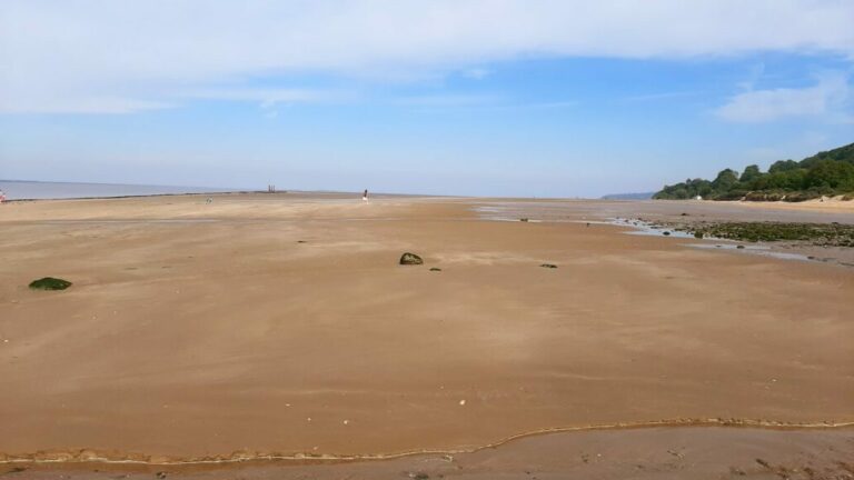 Deux personnes secourues par un pilote de jet-ski sur la plage de Vasouy