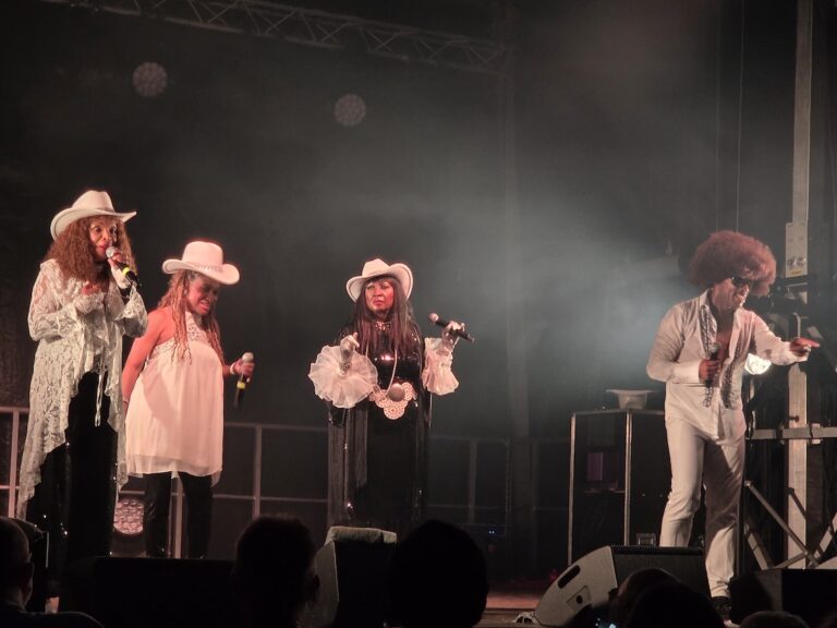 Beuzeville : revivre le disco avec Boney M. devant plusieurs centaines de spectateurs !