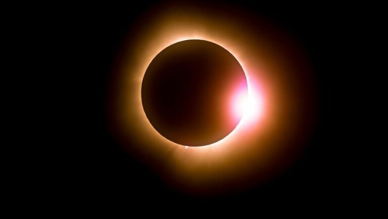 Une éclipse solaire exceptionnelle à observer au-dessus de Honfleur le 12 août…