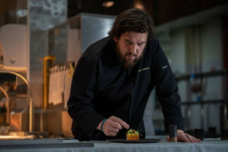 Honfleur : Les « Trucs et Astuces  » de Julien Lefebvre, chef étoilé du restaurant « L&rsquo;Âtre »…