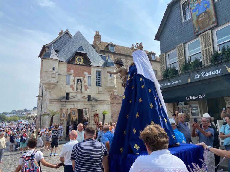 Pour le week-end de l’Assomption à Honfleur : les fidèles étaient au rendez-vous !