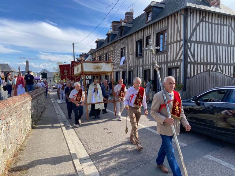 À Genneville, la Saint-Ouen fait vivre une tradition vieille de plusieurs siècles…