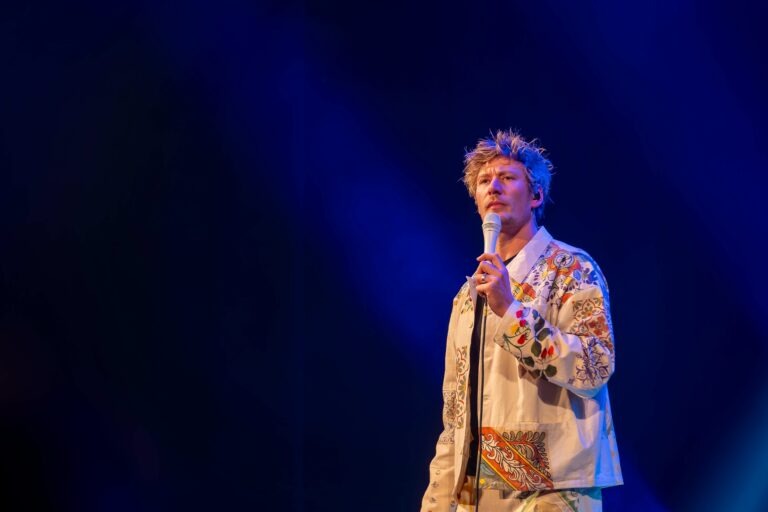 Festival « Estuaire d’en rire » : Gérémy Credeville, l’artiste caméléon aux mille et un talents…