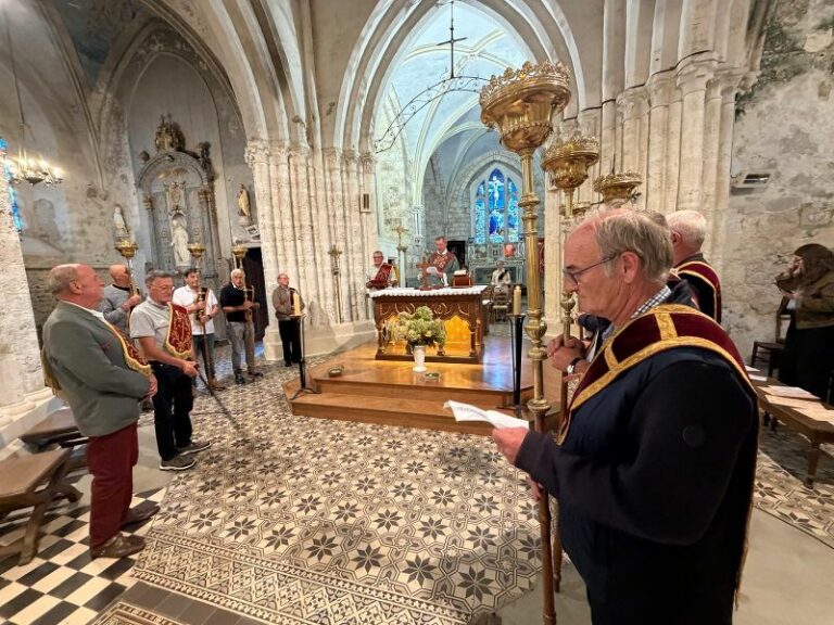 Gonneville-sur-Honfleur : Remise de médailles pour 50 ans et 35 ans au service de la confrérie de charité gonnevillaise