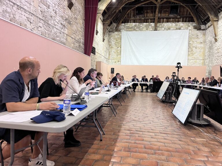 Conseil municipal : l’opposition règle ses comptes avec l’adjoint à la culture.