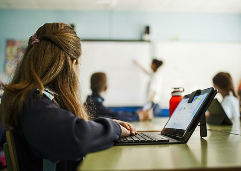 Honfleur : De nouveaux outils informatiques pour les élèves.
